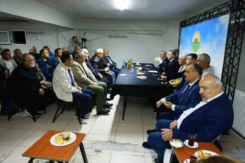 İlkadım ilçesinde Mahalle buluşmalarında vatandaşları dinlemeye devam eden İlkadım Belediye Başkanı