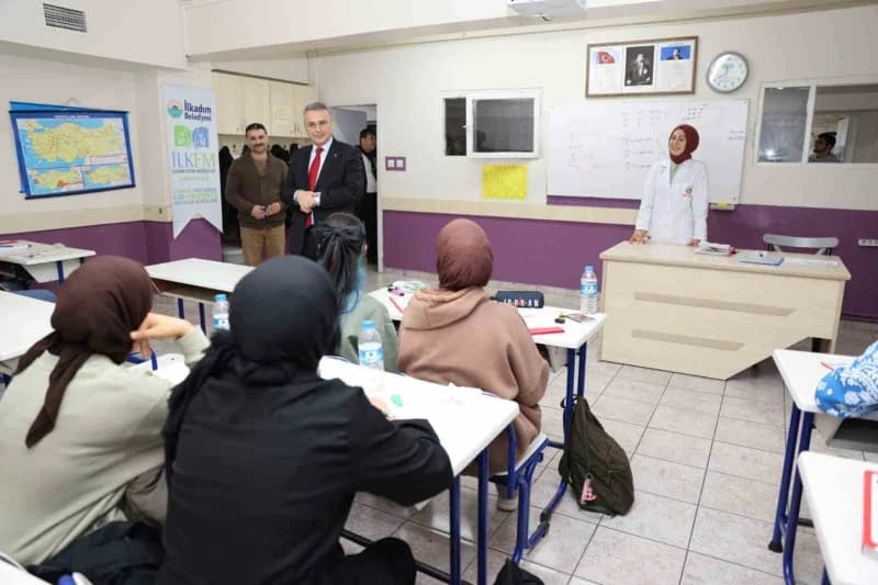 İlkadım Belediye Başkanı İhsan Kurnaz, gençlerle bir araya geldi