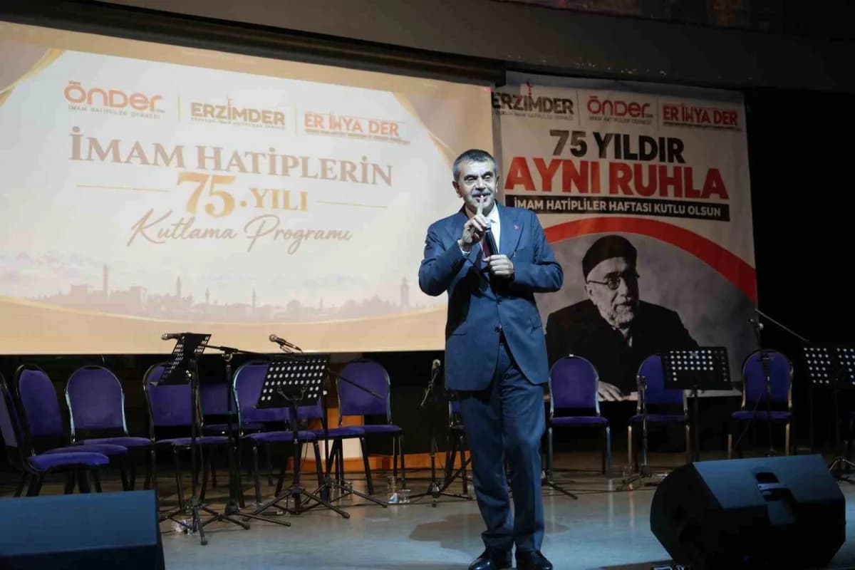 Milli Eğitim Bakanı Yusuf Tekin Erzurum’da İmam Hatip okulları programında konuşuyor