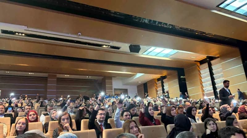 Milli Eğitim Bakanı Yusuf Tekin, "İmam hatip okullarını üçüncü kez açan kişi Recep Tayyip Erdoğan'dı. İmam hatip okullar