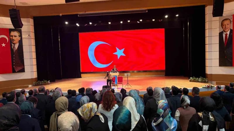 Bakan Tekin, "Bu coğrafyada din adamı ve bilim insanı yetiştirmek için çok köklü Eğitim kurumlarımız var" dedi.