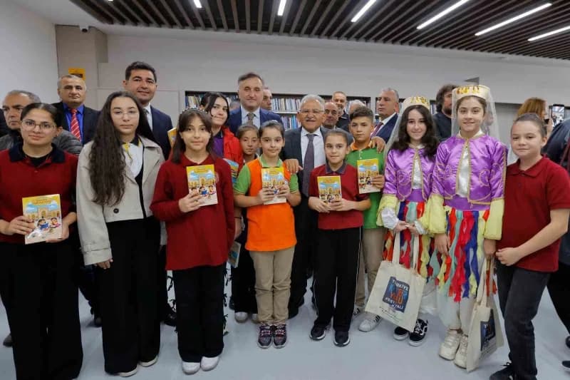 Kayseri Büyükşehir Belediye Başkanı Dr. Memduh Büyükkılıç, Kültür ve Turizm Bakan Yardımcısı Dr. Coşkun Yılmaz ile birli