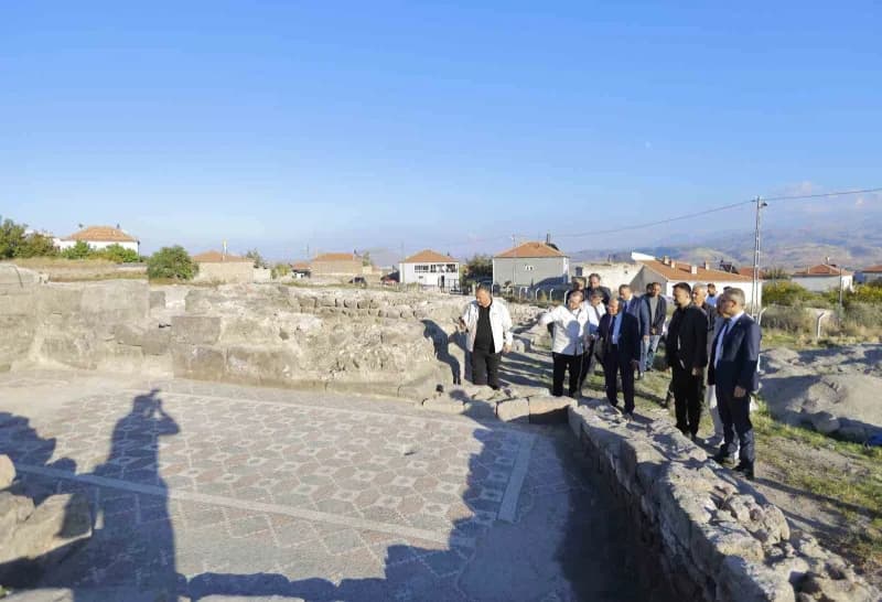 Kayseri’nin İncesu ilçesi Örenşehir Mahallesi’nde yürütülen arkeolojik kazılarda yeni yapıların ve m
