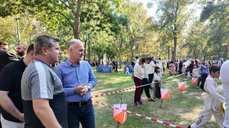 İnegöl Belediyesi tarafından düzenlenen 2. Spor Şenliği, yüzlerce çocuk ve ailelerinin katılımıyla gerçekleştirildi. Gün