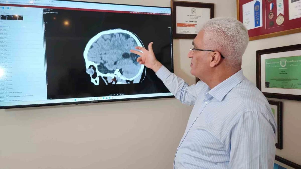Beyin, Sinir ve Omurilik Cerrahisi Prof. Dr. Orhan Şen, inme vakalarındaki artışta pandemi sonrası değişen yaşam tarzını