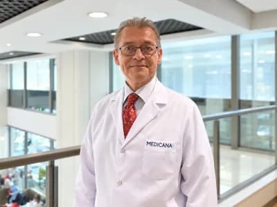 Doç. Dr. Sinan Tanyolaç metabolik sağlık ve meme kanseri ilişkisi hakkında açıklama yapıyor