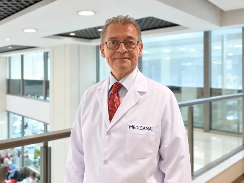 Doç. Dr. Sinan Tanyolaç metabolik sağlık ve meme kanseri ilişkisi hakkında açıklama yapıyor