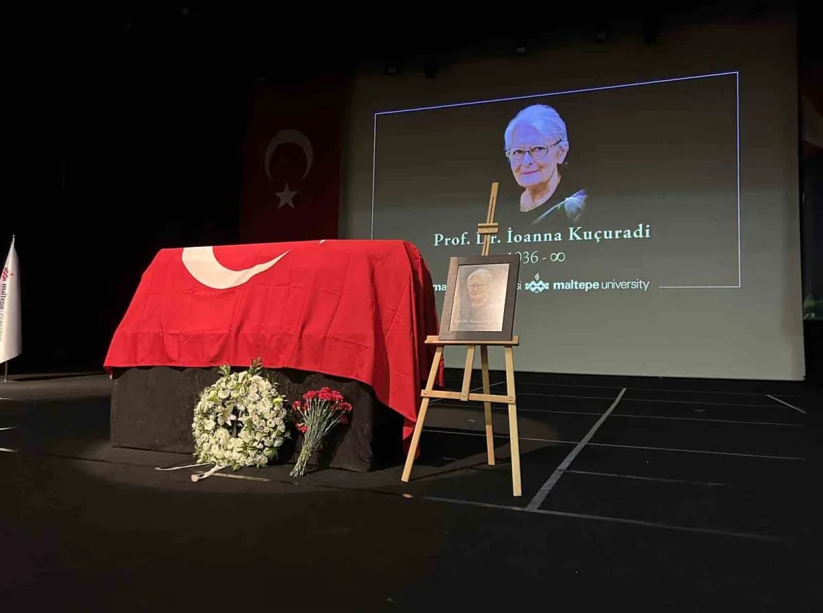 Prof. Dr. İoanna Kuçuradi için Maltepe Üniversitesi’nde düzenlenen cenaze töreninden bir kare