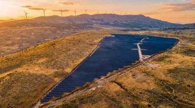 İş Enerji’nin Bingöl’deki Metafor Rüzgar Enerjisi Santrali ve Hibrit Güneş Enerjisi Santrali tesislerinden genel görünüm