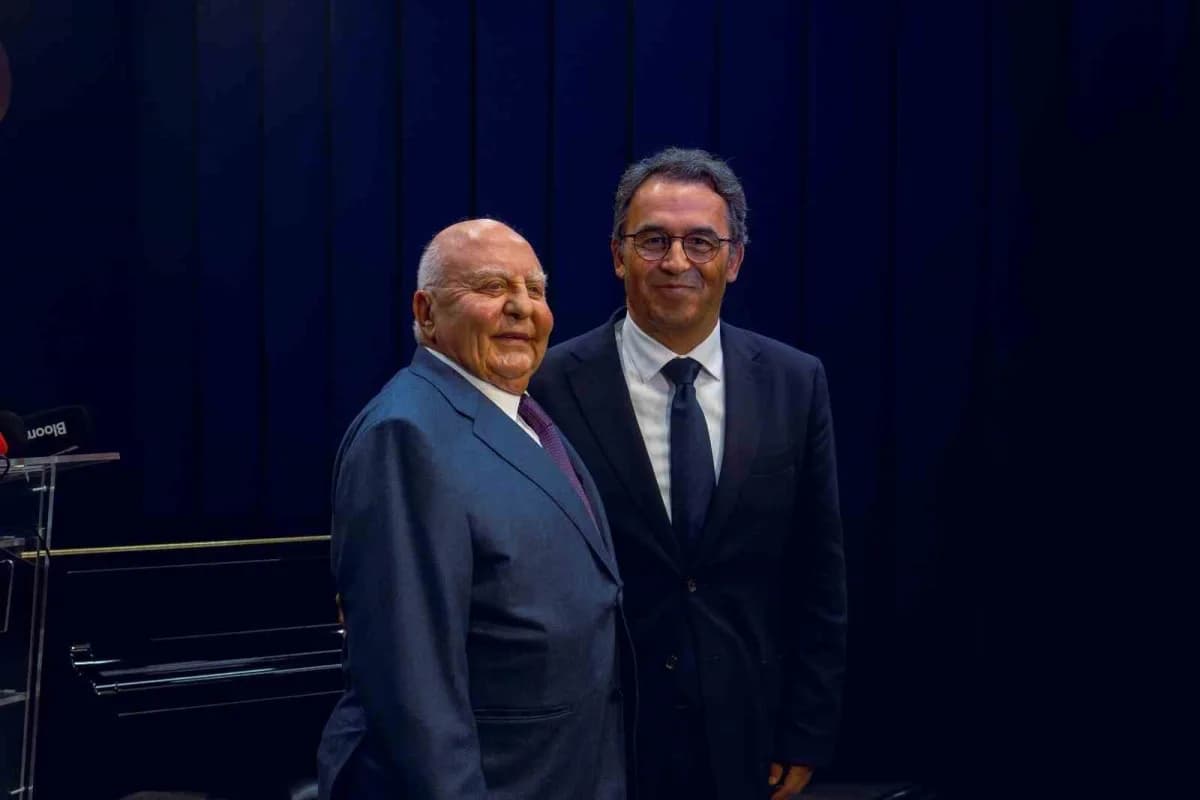 Arkas Holding Yönetim Kurulu Başkanı Lucien Arkas (Solda) ve İş Bankası Genel Müdür Yardımcısı Suat Sözen (Sağda)
