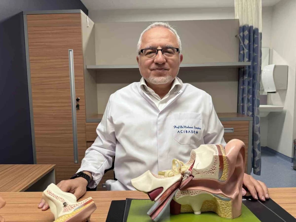 Acıbadem Kayseri Hastanesi Kulak, Burun, Boğaz Uzmanı Prof. Dr. Mehmet Akif Somdaş, cihazın görünür olması veya estetik