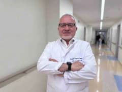 Acıbadem Kayseri Hastanesi Kulak Burun Boğaz Uzmanı Prof. Dr. Mehmet Akif Somdaş işitme cihazları hakkında bilgi verirke