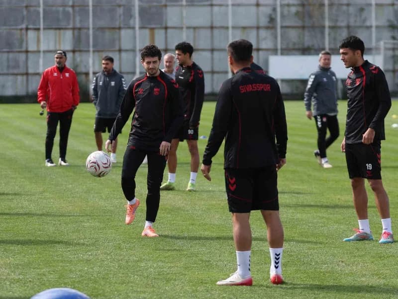 Trendyol 1. Lig’in 9. Haftasında sahasında Pendikspor’u konuk edecek Sivasspor, karşılaşmanın hazırlıklarını sürdürüyor.