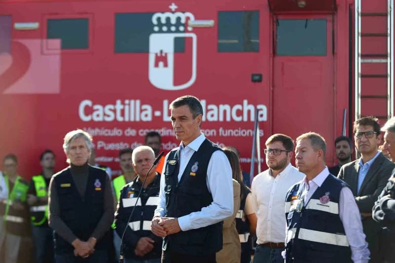 İspanya Castilla La Mancha bölgesinde yüksek hızlı tren kazası sonrası olay yeri