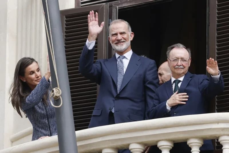 İspanya Kralı VI. Felipe ve Kraliçe Letizia, iki buçuk ay önce yaklaşık 80 bin göçmenin kitlesel akınına uğrayan Sebte'y