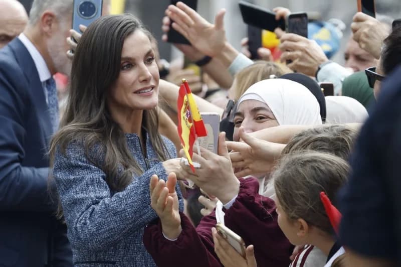 İspanya Kralı VI. Felipe ve Kraliçe Letizia, iki buçuk ay önce yaklaşık 80 bin göçmenin kitlesel akınına uğrayan Sebte'y