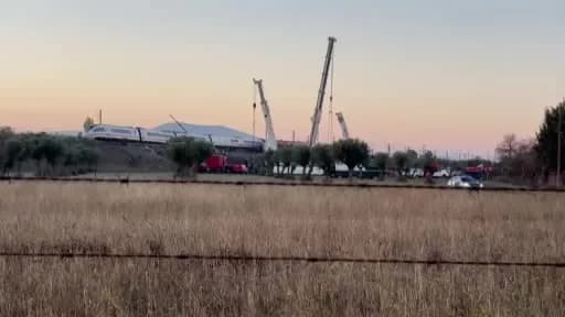 İspanya’da tren kazası sonrası kaza bölgesinde arama kurtarma çalışmaları