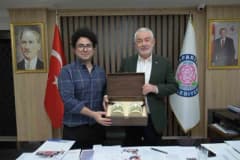 Isparta Belediye Başkanı Şükrü Başdeğirmen ve sosyal medya fenomeni Enes Demirbaş makamda görüşme
