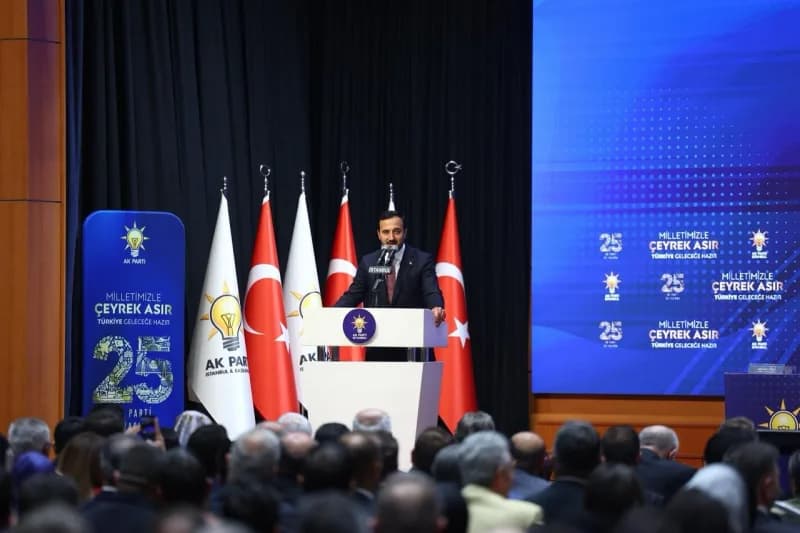 AK Parti İstanbul İl Başkanlığı tarafından düzenlenen Yerel Yönetimler Gündemli İl Danışma Meclisi’nde farklı siyasi par