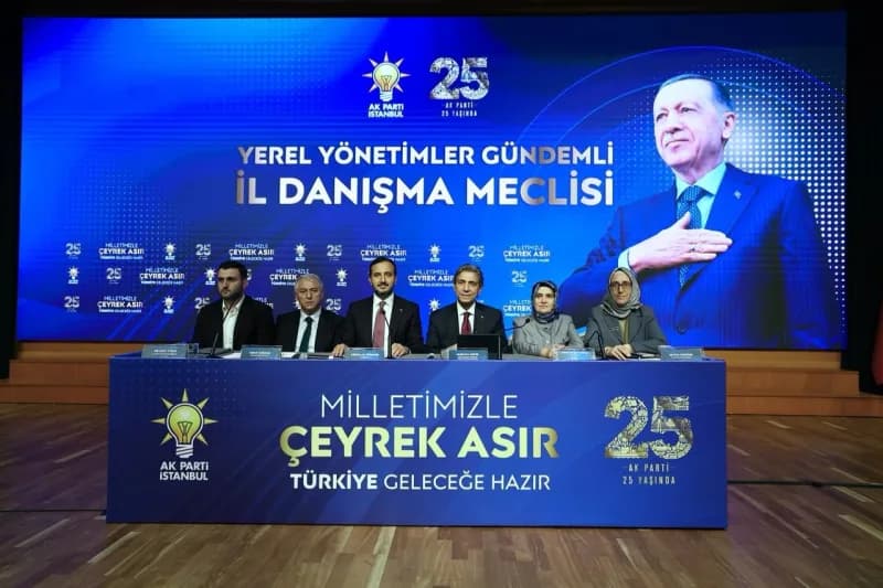 AK Parti İstanbul İl Başkanlığı tarafından düzenlenen Yerel Yönetimler Gündemli İl Danışma Meclisi’nde farklı siyasi par