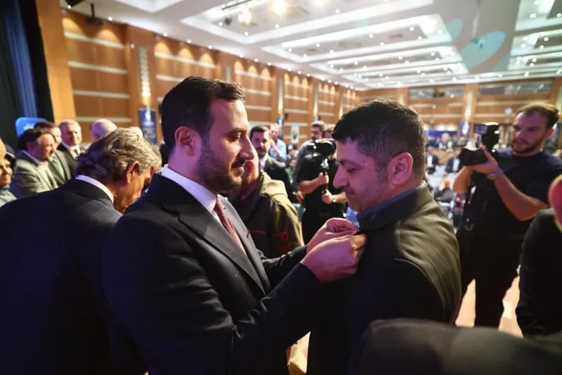 AK Parti İstanbul İl Başkanlığı tarafından düzenlenen Yerel Yönetimler Gündemli İl Danışma Meclisi’nde farklı siyasi par