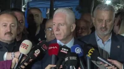İstanbul'da çöken binada arama kurtarma ekiplerinin çalışmalarından görüntü
