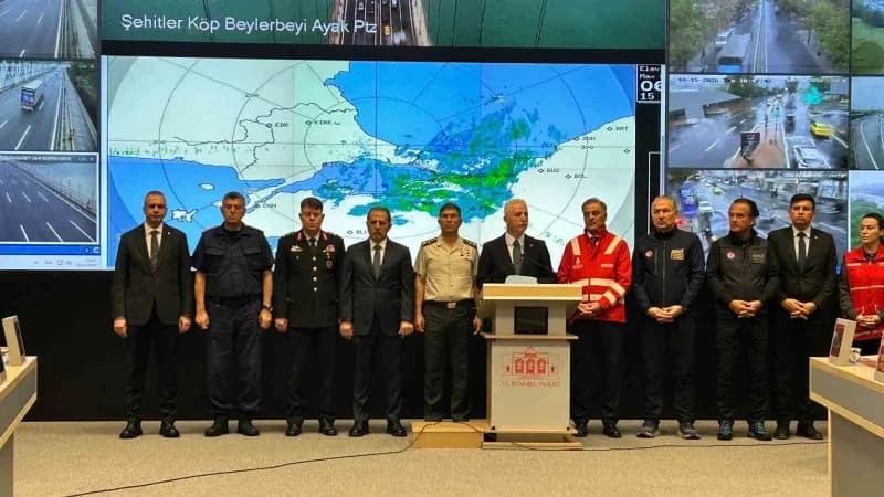İstanbul Valisi Davut Gül, İstanbul İl Afet ve Acil Durum (AFAD) Müdürlüğü'nde düzenlediği basın toplantısında selin bil