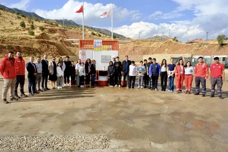 İstanbul Beykoz’dan Şırnak’a gelen öğrenciler, TPAO petrol sahasında enerji üretim çalışmalarını inceliyor