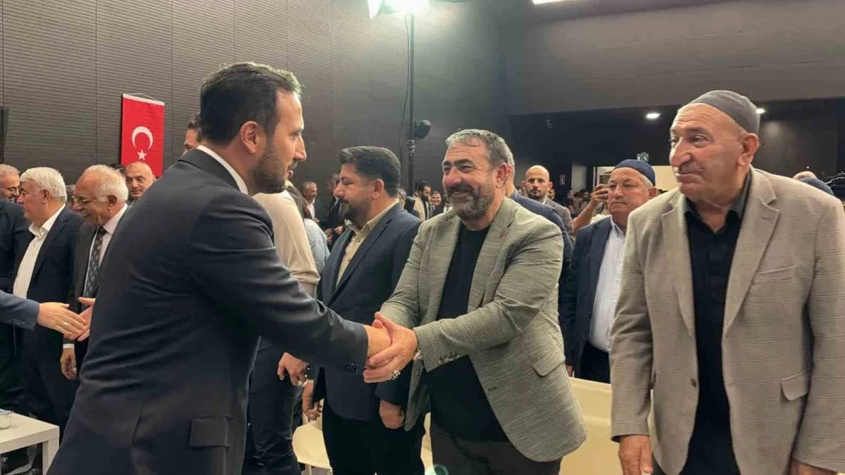 AK Parti İstanbul İl Başkanlığı tarafından düzenlenen "İstanbul’u Dinliyoruz" buluşmalarının üçüncüs