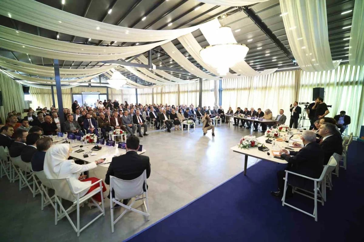 AK Parti İstanbul İl Başkanlığı tarafından 39 ilçede gerçekleştirilecek "İstanbul’u Dinliyoruz" programı Sultanbeyli’den