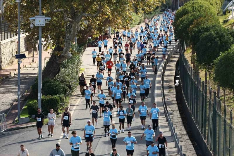 İstanbul’u Koşuyorum etkinliğinin Avrupa etabı yaklaşık 5 bin 500 koşucunun katılımıyla gerçekleştirildi.