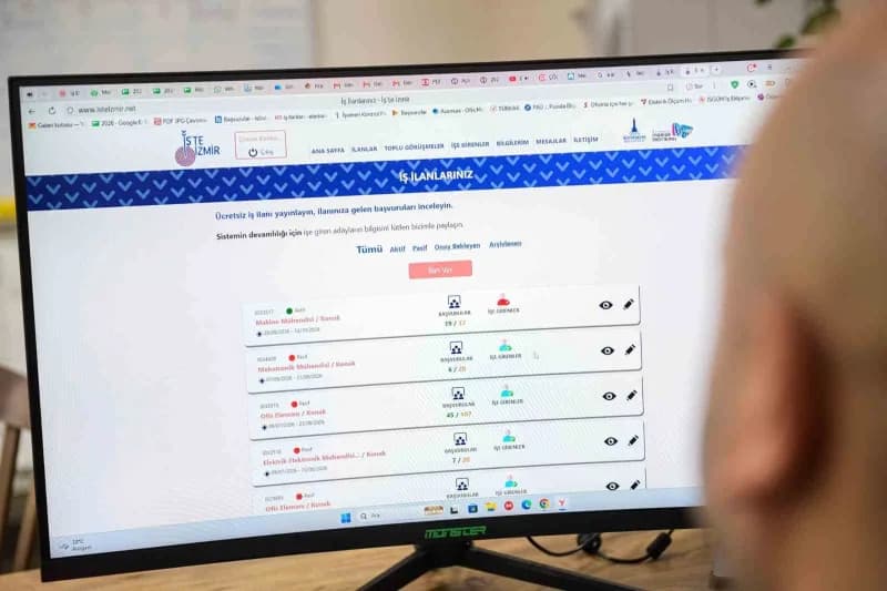 Platform üzerinden Başvuru yapan bir mekatronik mühendisi, bir elektrik-elektronik mühendisi ve bir planlama sorumlusu,