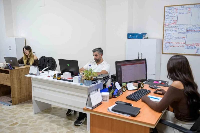 İzmir Büyükşehir Belediyesi’nin İş arayanlarla işverenleri buluşturduğu İş’te İzmir platformu, istihdama katkı sağlamayı