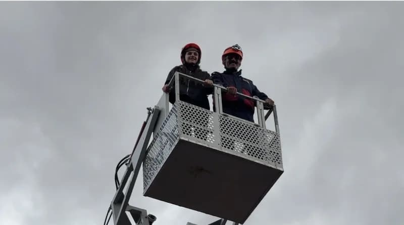 Hakkari’nin Yüksekova Belediyesi İtfaiye Müdürlüğü, İtfaiye Haftası dolayısıyla düzenlenen kapsamlı farkındalık etkinlik