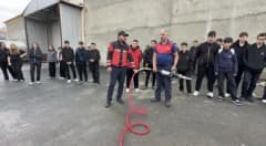 Yüksekova Belediyesi İtfaiye Müdürlüğü öğrencilerle İtfaiye Haftası etkinliklerinde