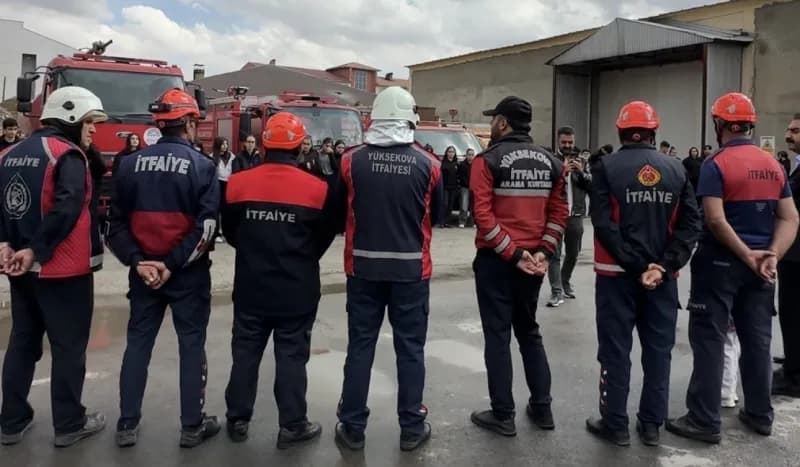 Hakkari’nin Yüksekova Belediyesi İtfaiye Müdürlüğü, İtfaiye Haftası dolayısıyla düzenlenen kapsamlı farkındalık etkinlik