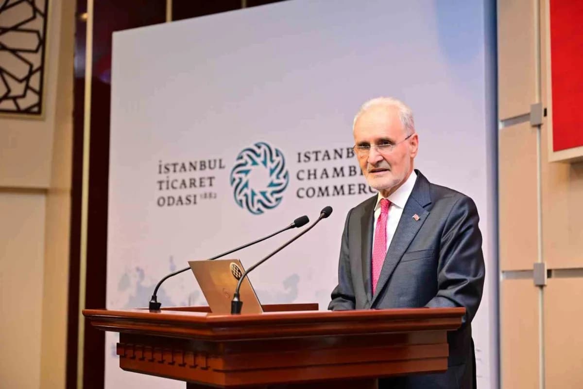 İstanbul Ticaret Odası Başkanı Şekib Avdagiç, Meclis toplantısında konuşma yaparken