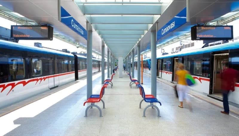 İzmir Büyükşehir Belediyesi Meclisi toplantısında İZBAN ve toplu ulaşım kararları görüşülüyor