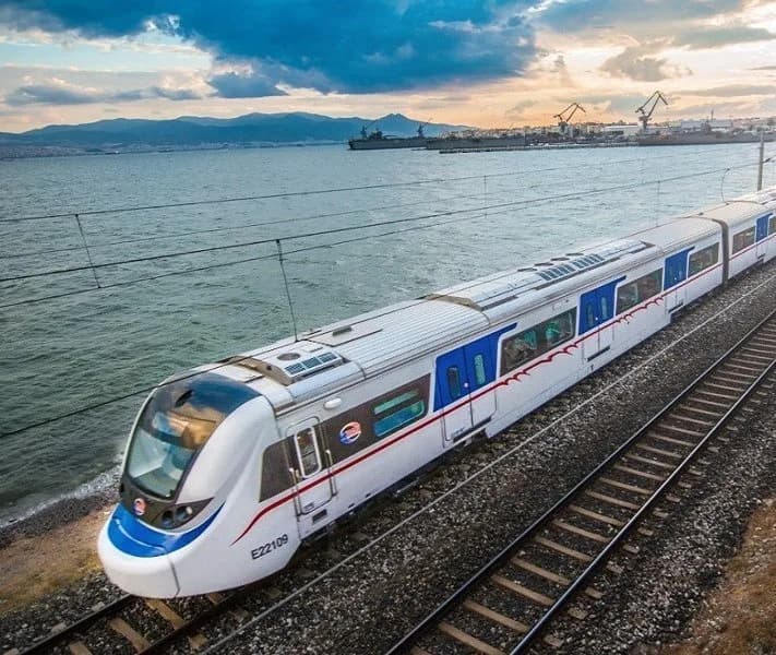 İzmir Büyükşehir Belediyesi Meclisi’nde, İZBAN’ın 90 dakika aktarma sistemine yeniden dahil edilmesi ve 29 Ekim’de toplu