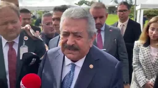 MHP Genel Başkan Yardımcısı Feti Yıldız TBMM'de basın mensuplarına açıklama yapıyor
