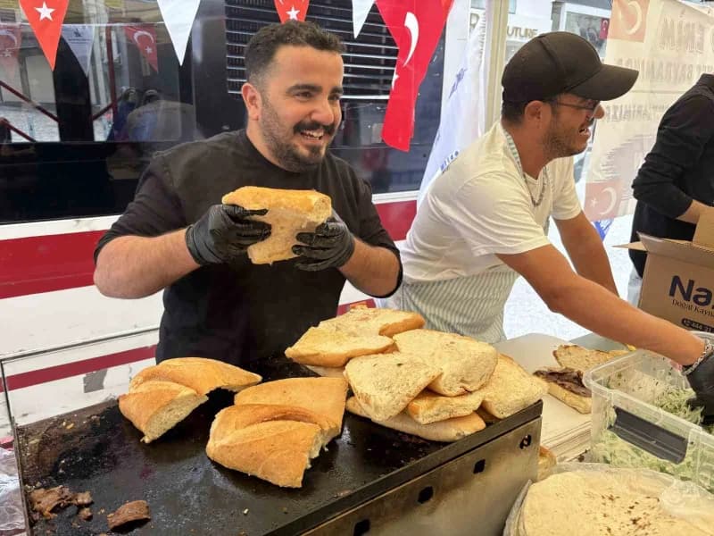 İzmirli dönerciden 29 Ekim’de çocuklara ücretsiz döner