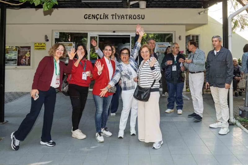 İzmir Büyükşehir Belediyesi’nin 60 Yaş ve üzeri vatandaşları aktif yaşama ve hayat boyu öğrenmeye te