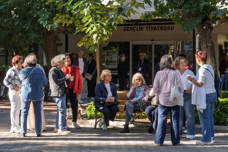 İzmir Büyükşehir Belediyesi’nin 60 Yaş ve üzeri vatandaşları aktif yaşama ve hayat boyu öğrenmeye te