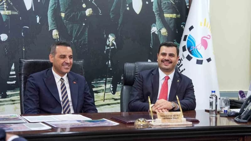 Çiğli Belediye Bakanı Onur Emrah Yıldız ve AK Parti Genel Sekreteri ve İzmir Milletvekili Eyyüp Kadi