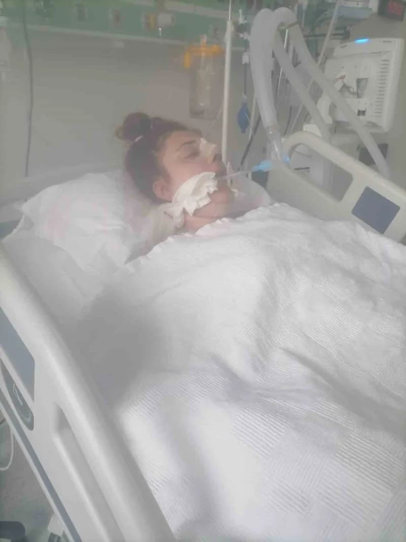 İzmir'de Özel bir hastanede geçirdiği burun estetiği ameliyatı sonrası fenalaşarak hayatını kaybeden 23 yaşındaki Hatice