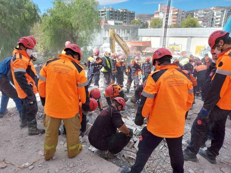2020 yılında meydana gelen İzmir depreminin üzerinden altı yıl geçse de İtfaiye personelinin hafızas