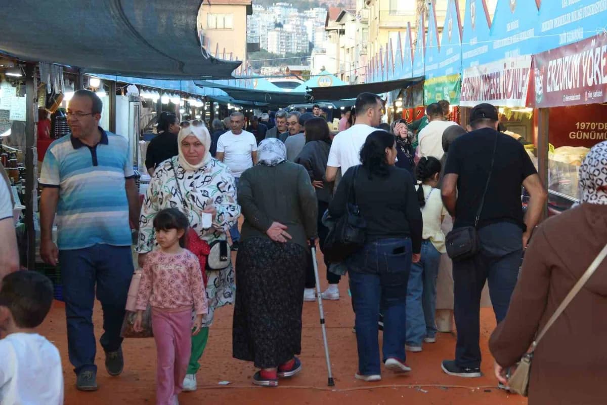 İzmir’de düzenlenen ‘Erzurum Tanıtım Günleri’, Erzurum’un kültürünü ve yöresel lezzetlerini Egelilerle buluşturdu.