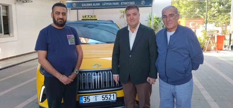 Türkiye’nin yerli ve milli otomobili TOGG, İzmir’de ilk kez Behçet Uz Çocuk Hastanesi Taksi Durağı’nda Taksi olarak hizm