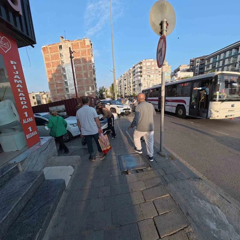 Meydana gelen panik anları yolda seyir halinde olan motosiklet sürücüsünün kask kamerasına yansıdı