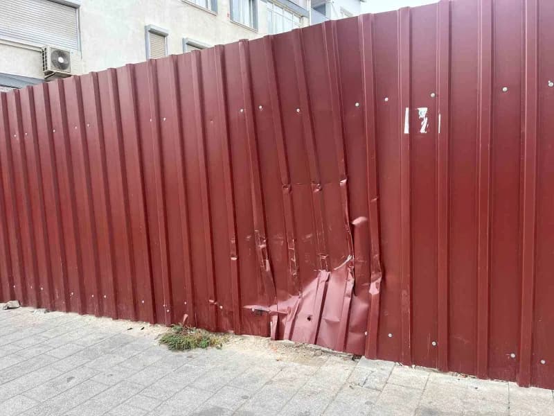 Kazada aracın çarptığı yerin izi